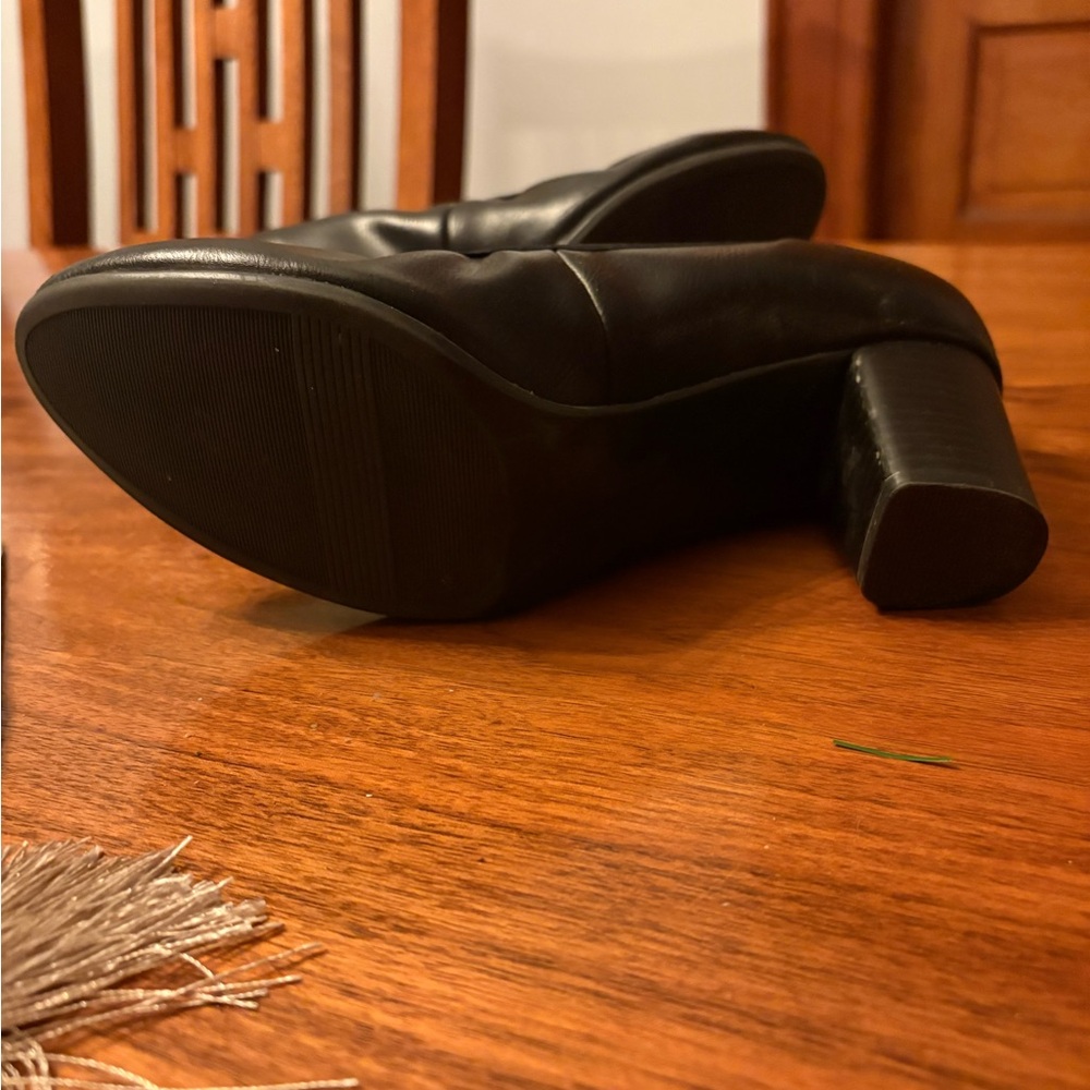 Naturalizer Black Leather Block Heel Pumps - Picture 5 of 8